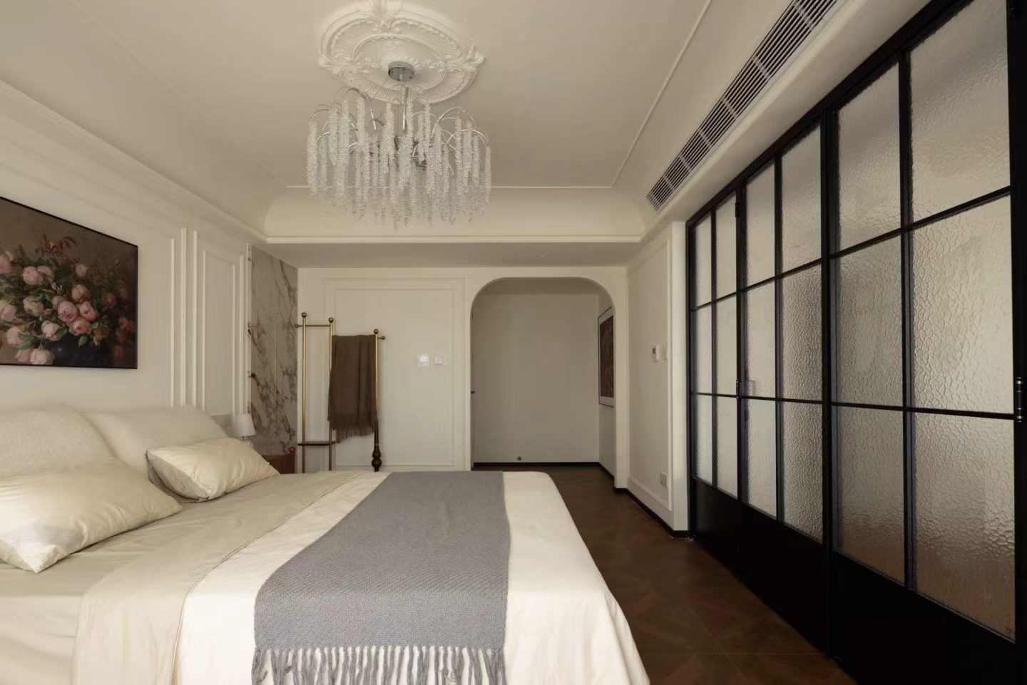 Rare top-floor triplex at Zhenyang Apartment, Jing'an. 450 sqm, 4 beds, 5 baths, 60 sqm terrace, city views, Daikin AC, Siemens appliances. 65,000 RMB/month.